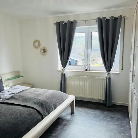 Apartment Am Tor Zum Thueringer Wald 2 *